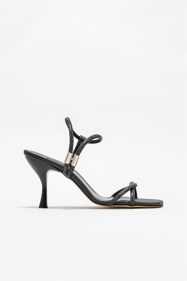 Siyah ince topuklu kadın sandalet, rahat kullanım için - Elle Shoes