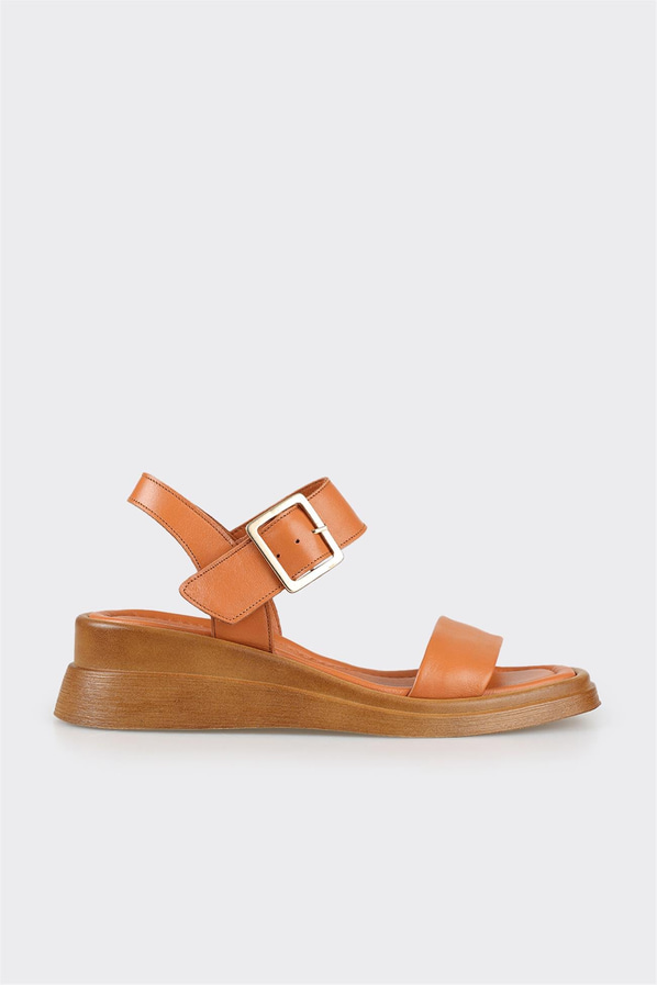 Taba deri dolgu topuklu kadın sandalet, rahat kullanım için - Elle Shoes