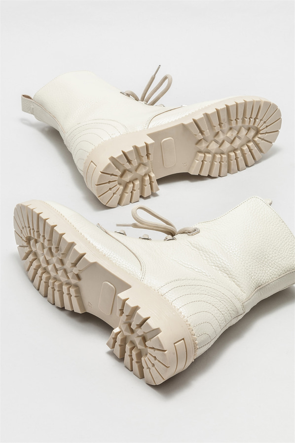 Bej deri düz kadın bot, günlük kullanım için - Elle Shoes
