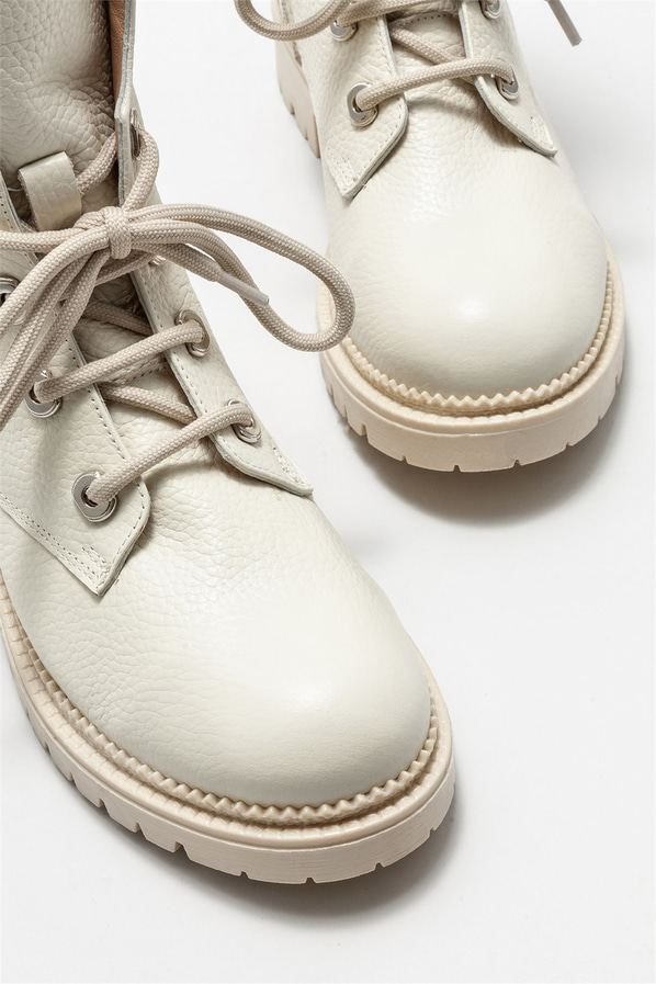 Bej deri düz kadın bot, günlük kullanım için - Elle Shoes