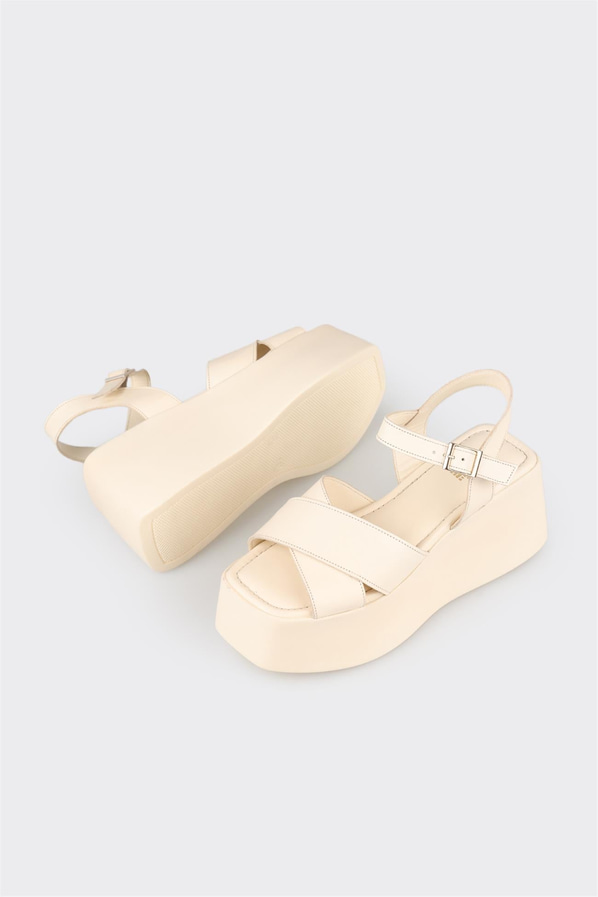 Bej deri dolgu topuklu platform tabanlı kadın sandalet - Elle Shoes