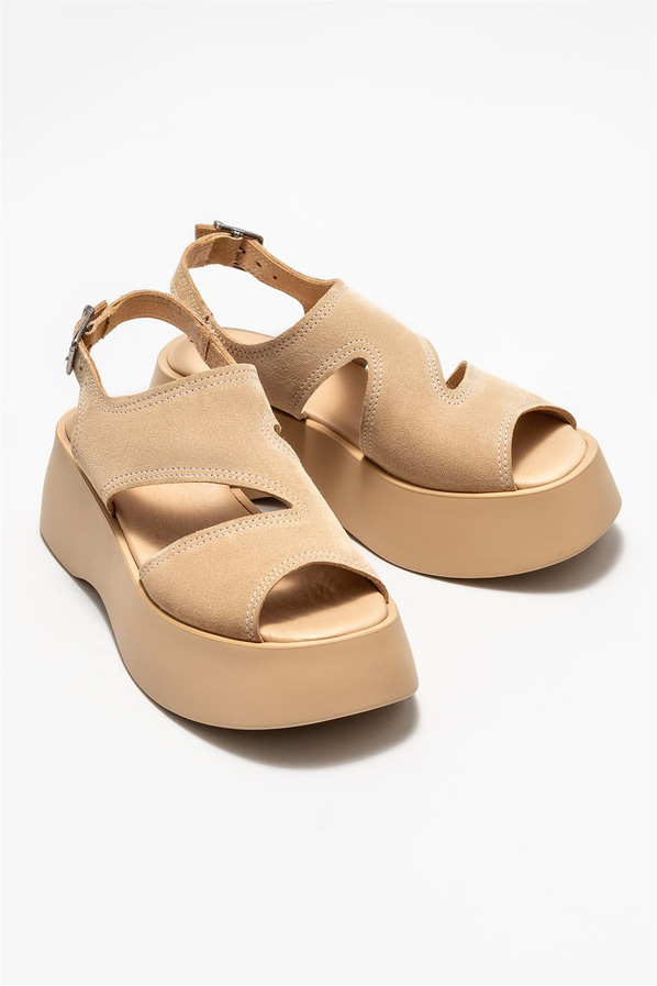 Bej deri dolgu topuklu kadın sandalet - Elle Shoes