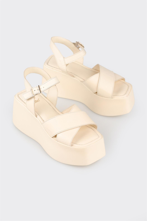 Bej deri dolgu topuklu platform tabanlı kadın sandalet - Elle Shoes