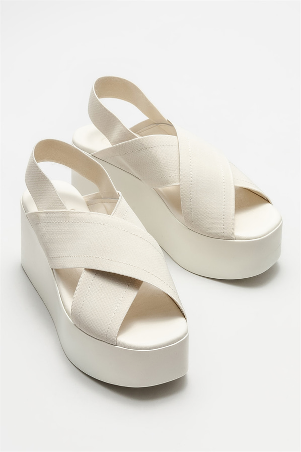 Bej deri dolgu topuklu kadın sandalet - Elle Shoes