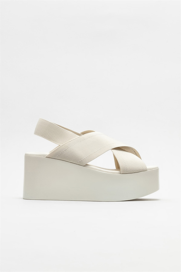 Bej deri dolgu topuklu kadın sandalet - Elle Shoes