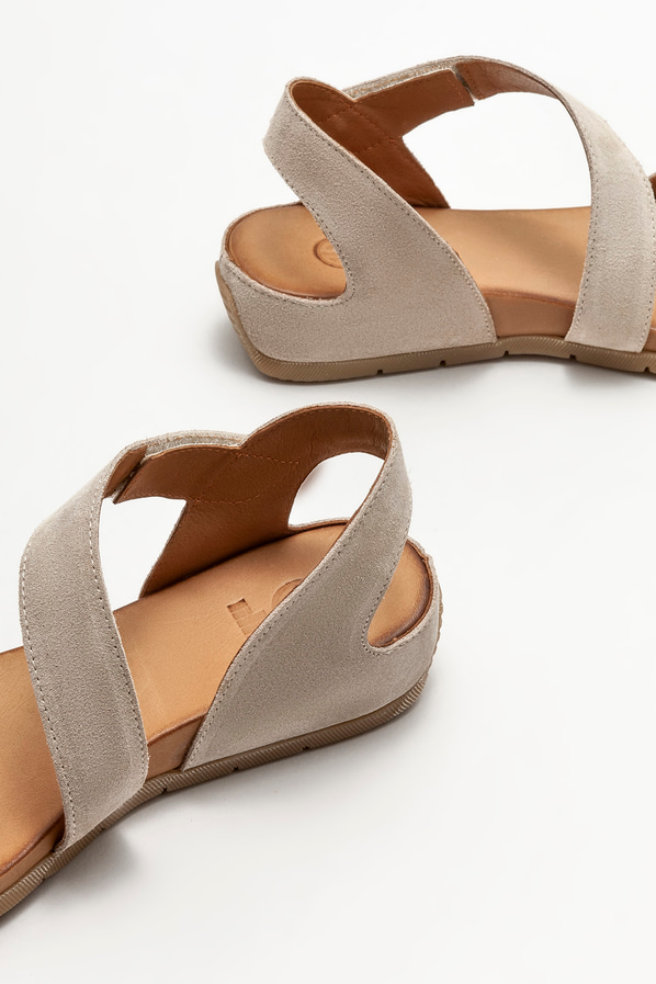 Bej deri dolgu topuklu kadın sandalet - Elle Shoes