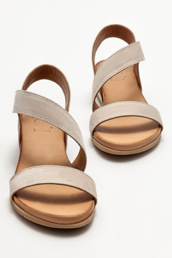 Bej deri dolgu topuklu kadın sandalet - Elle Shoes
