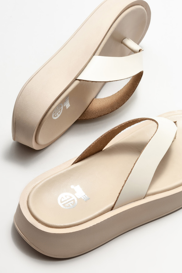 Bej deri dolgu topuklu kadın terlik - Elle Shoes