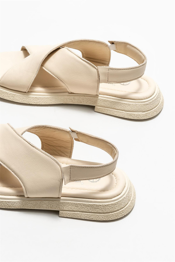 Bej deri simli düz kadın sandalet, rahat kullanım için - Elle Shoes