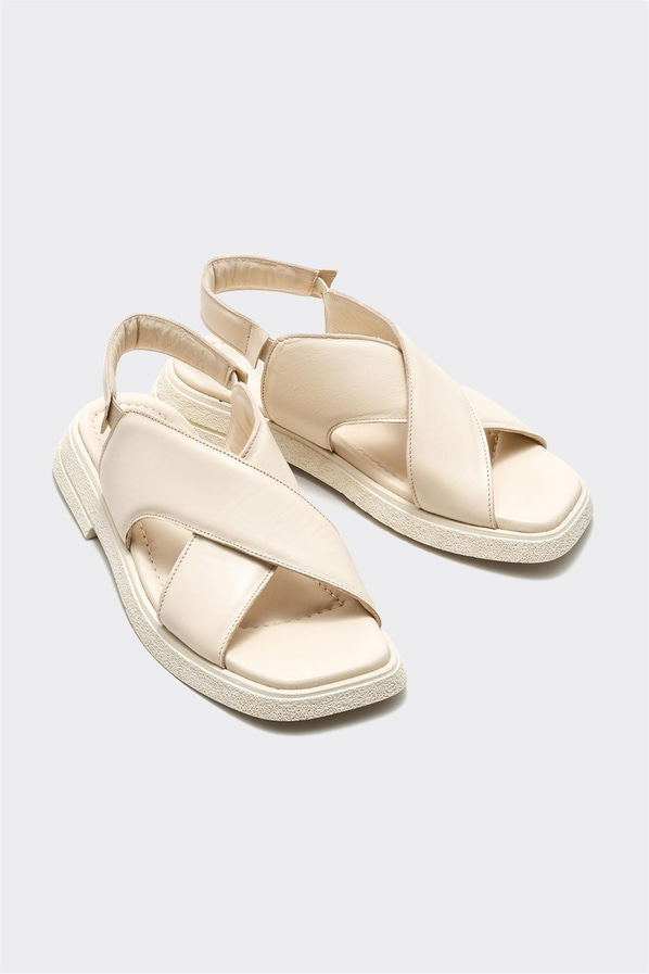 Bej deri simli düz kadın sandalet, rahat kullanım için - Elle Shoes