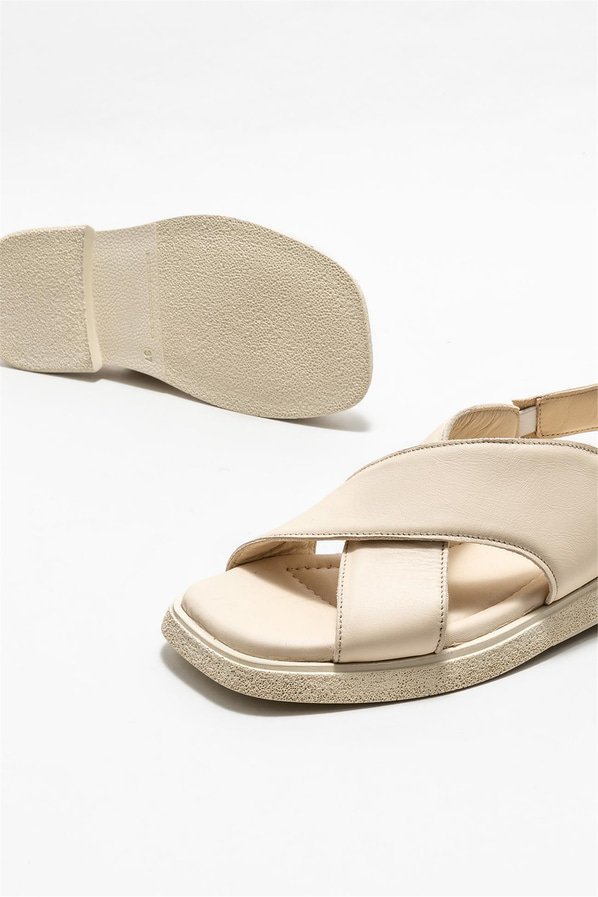 Bej deri simli düz kadın sandalet, rahat kullanım için - Elle Shoes