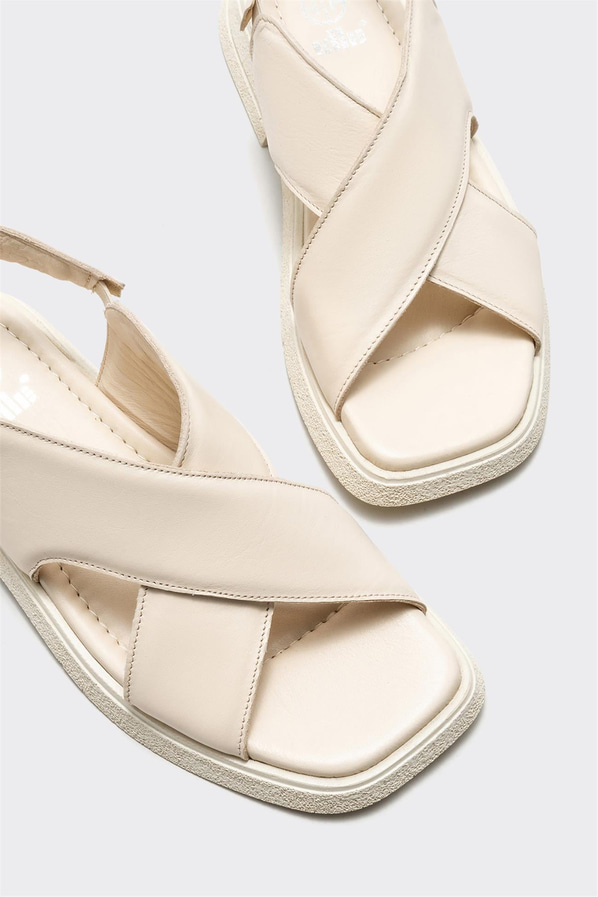 Bej deri simli düz kadın sandalet, rahat kullanım için - Elle Shoes