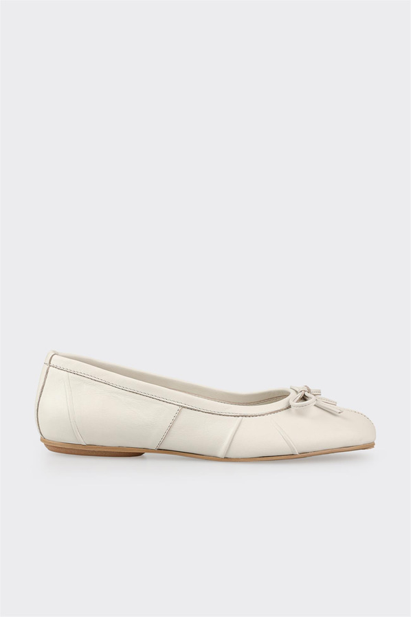 Bej deri kadın babet, günlük kullanım için - Elle Shoes