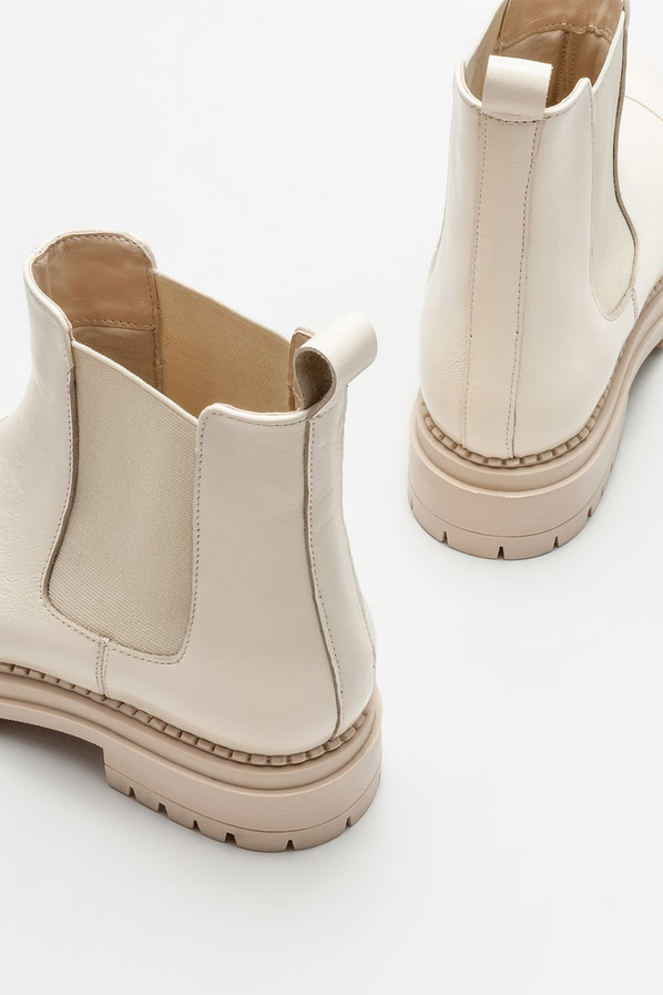 Bej deri düz kadın bot, günlük kullanım için - Elle Shoes