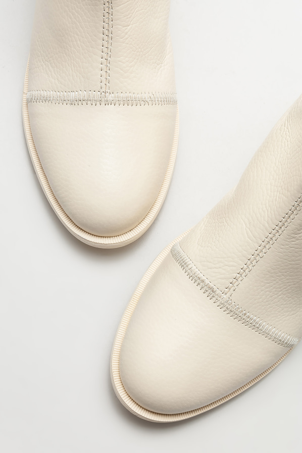 Bej deri düz kadın bot, günlük kullanım için - Elle Shoes
