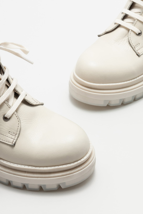 Bej deri düz kadın bot, günlük kullanım için - Elle Shoes