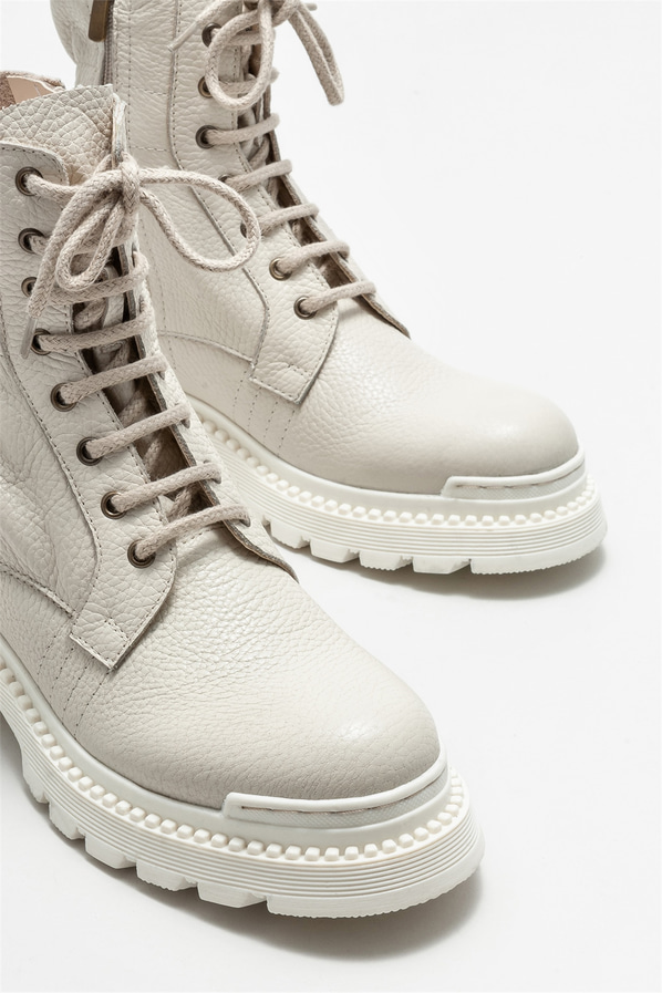 Bej deri düz kadın bot, günlük kullanım için - Elle Shoes