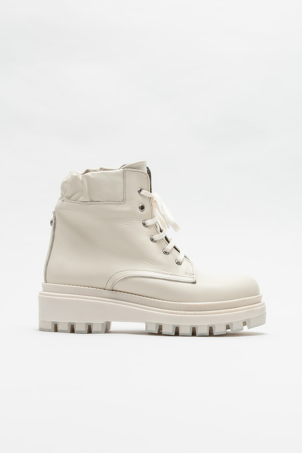 Bej deri düz kadın bot, günlük kullanım için - Elle Shoes