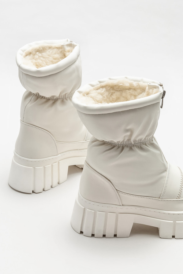 Bej deri düz kadın bot, günlük kullanım için - Elle Shoes
