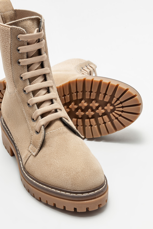 Bej deri düz kadın bot, günlük kullanım için - Elle Shoes