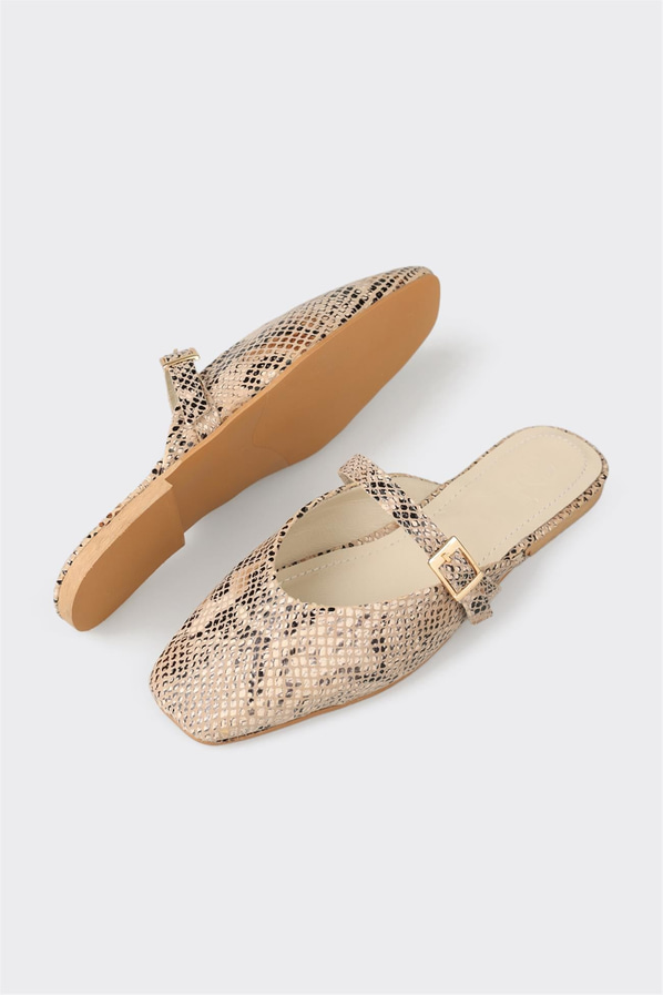 Bej deri düz kadın terlik, rahat kullanım için - Elle Shoes