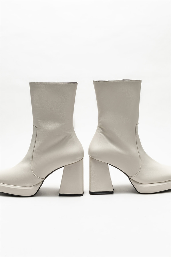 Bej deri topuklu kadın bot - Elle Shoes