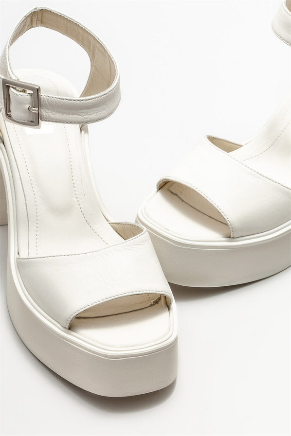 Bej deri topuklu kadın sandalet - Elle Shoes