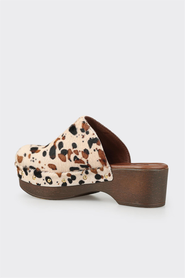 Bej Hayvan Desenli Deri Kadın Terlik