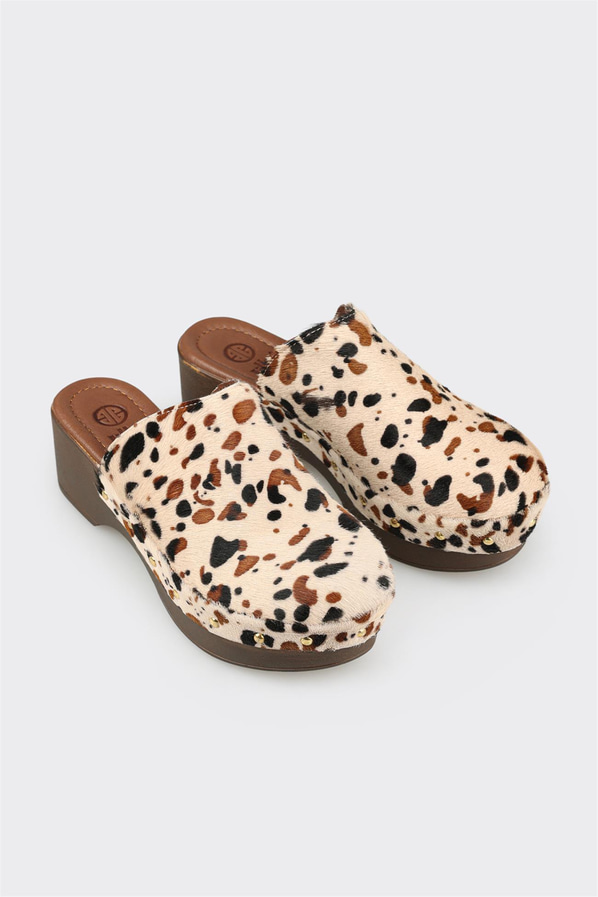 Bej Hayvan Desenli Deri Kadın Terlik