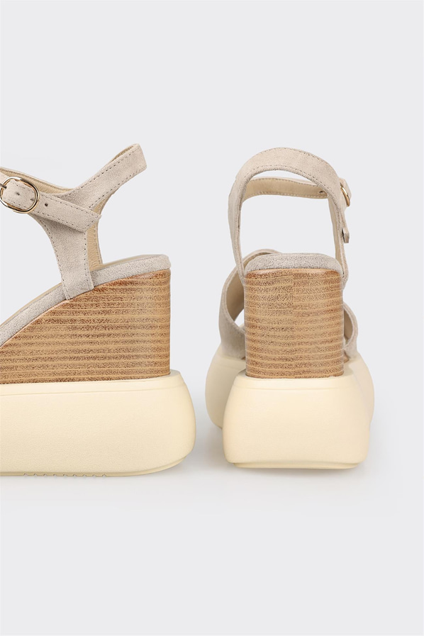 Bej dolgu topuklu kadın sandalet - Elle Shoes