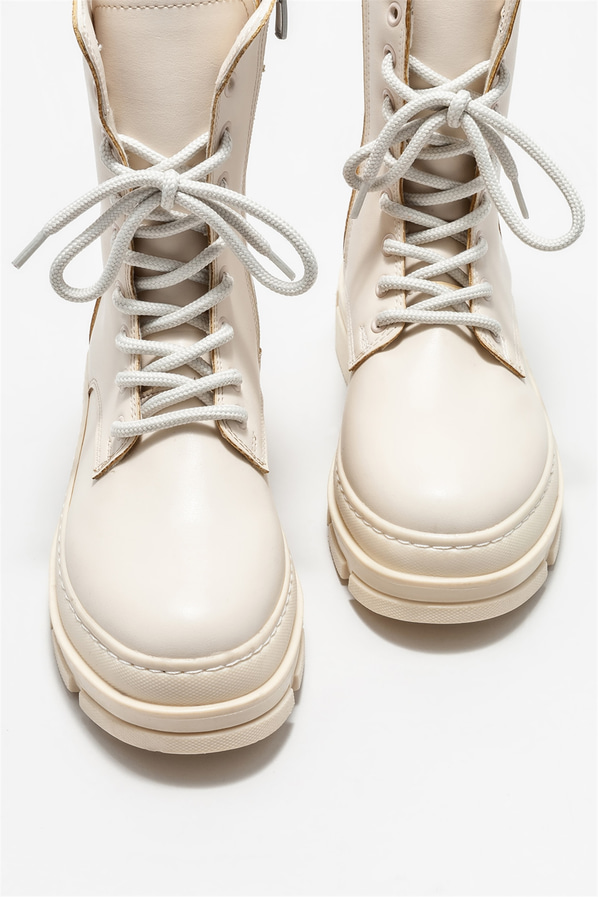 Bej düz kadın bot, günlük kullanım için - Elle Shoes