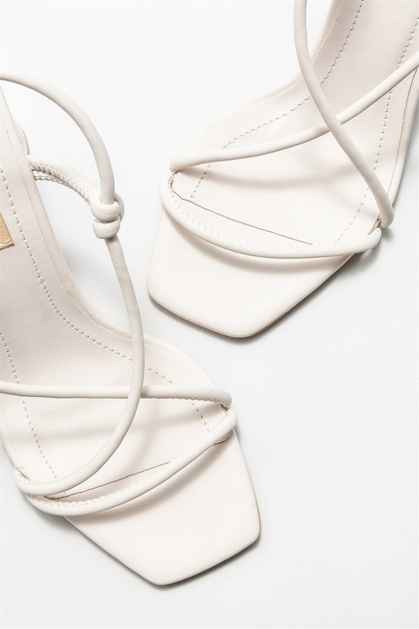 Bej topuklu kadın sandalet, günlük kullanım için - Elle Shoes