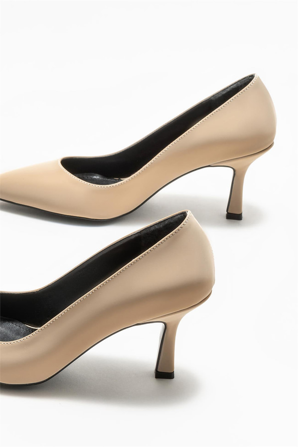 Bej kadın stiletto, rahat kullanım için - Elle Shoes