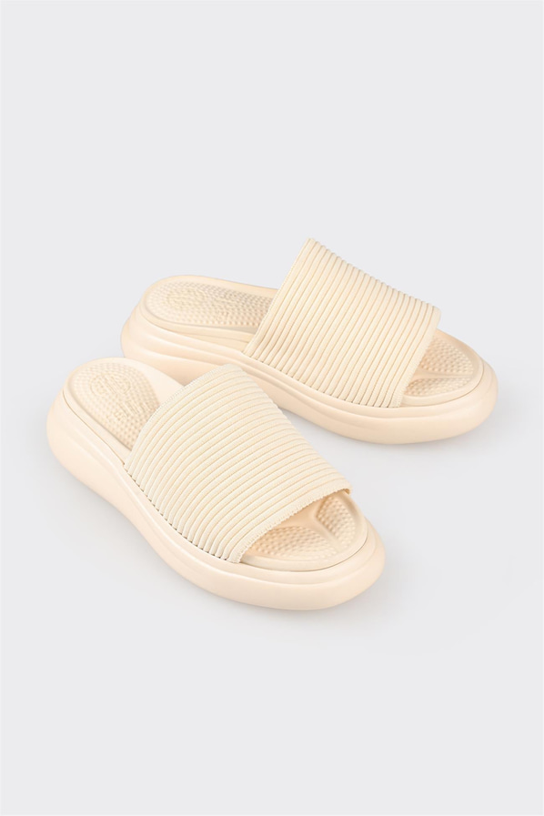 Bej tekstil kalın tabanlı kadın terlik, rahat kullanım için - Elle Shoes
