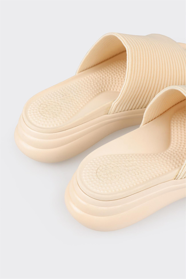 Bej tekstil kalın tabanlı kadın terlik, rahat kullanım için - Elle Shoes