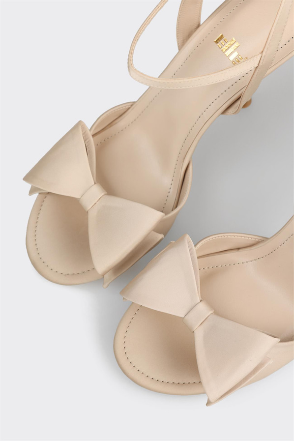 Bej topuklu kadın sandalet, rahat kullanım için - Elle Shoes