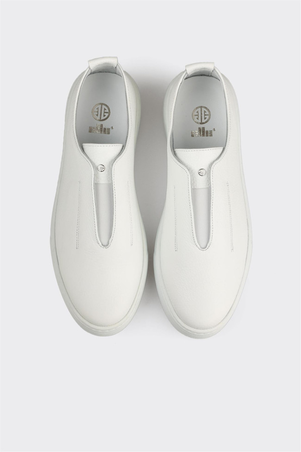 Beyaz deri bağcıklı erkek günlük ayakkabı, rahat kullanım için - Elle Shoes