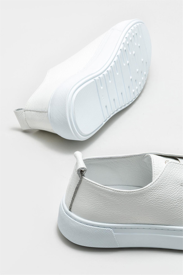 Beyaz deri bağcıklı erkek günlük ayakkabı, rahat kullanım için - Elle Shoes