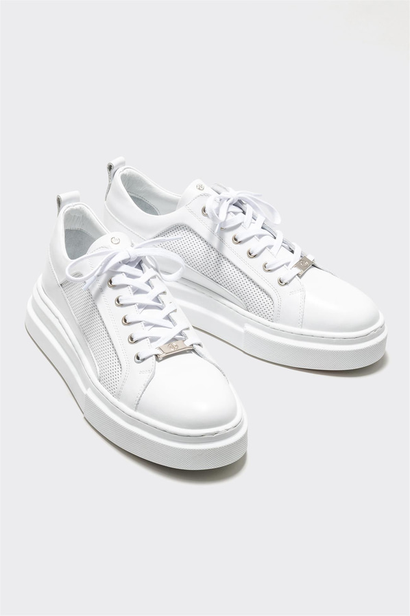 Beyaz deri kalın tabanlı kadın spor ayakkabı, rahat kullanım için - Elle Shoes