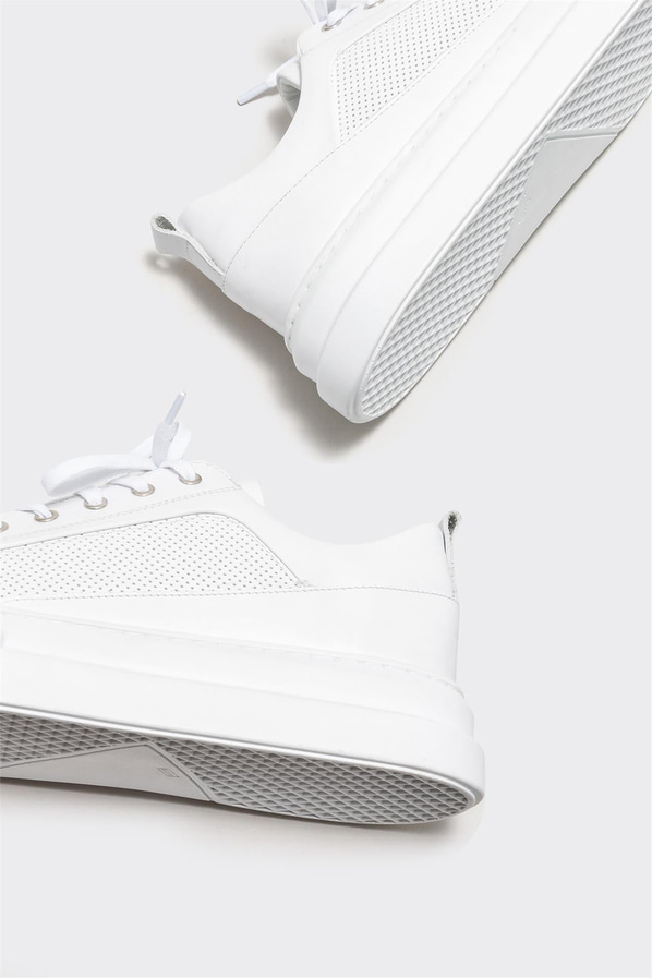 Beyaz deri kalın tabanlı kadın spor ayakkabı, rahat kullanım için - Elle Shoes