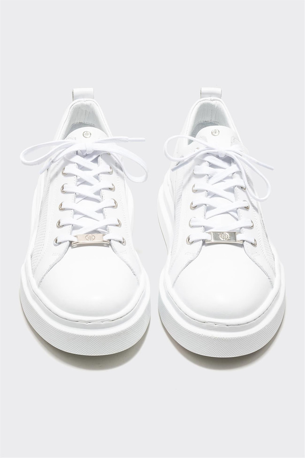Beyaz deri kalın tabanlı kadın spor ayakkabı, rahat kullanım için - Elle Shoes