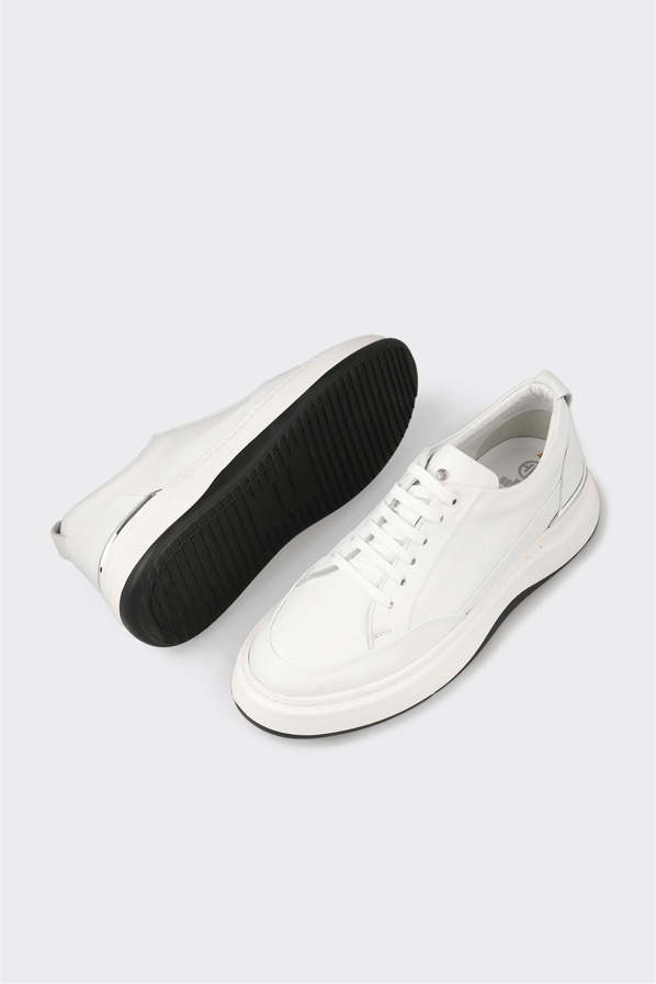 Beyaz deri erkek spor ayakkabı, rahat kullanım için - Elle Shoes