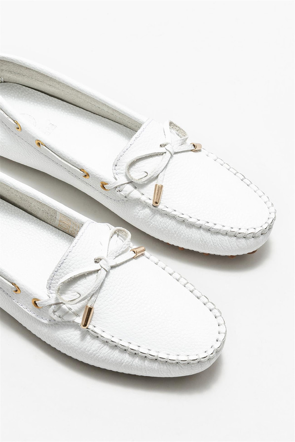 Beyaz deri kadın loafer, günlük kullanım için - Elle Shoes