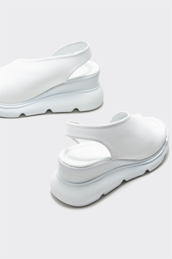 Beyaz deri dolgu topuklu kadın sandalet - Elle Shoes