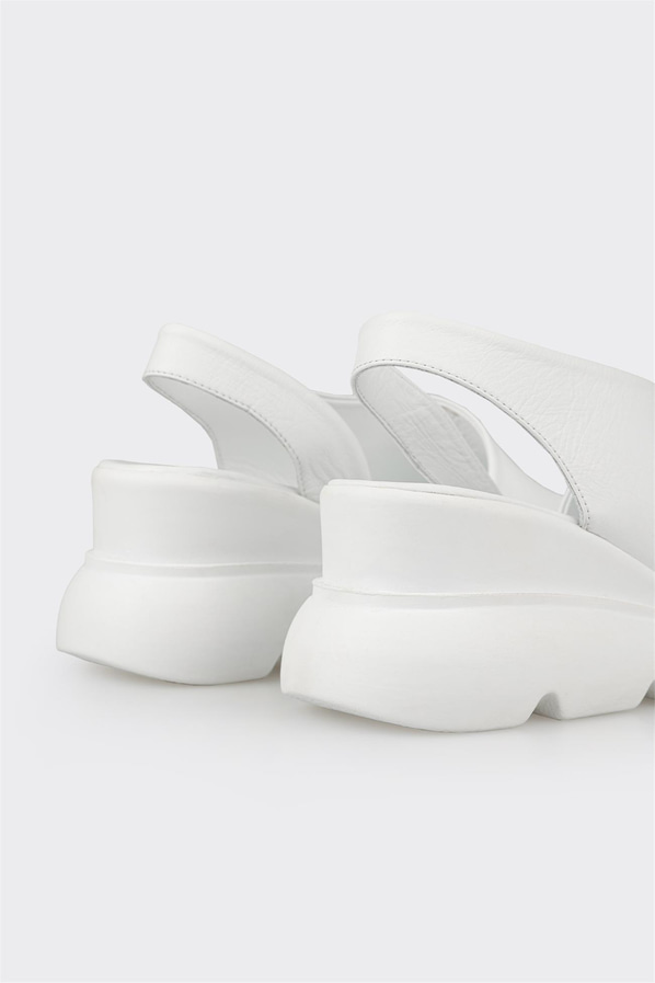 Beyaz deri dolgu topuklu kadın sandalet - Elle Shoes