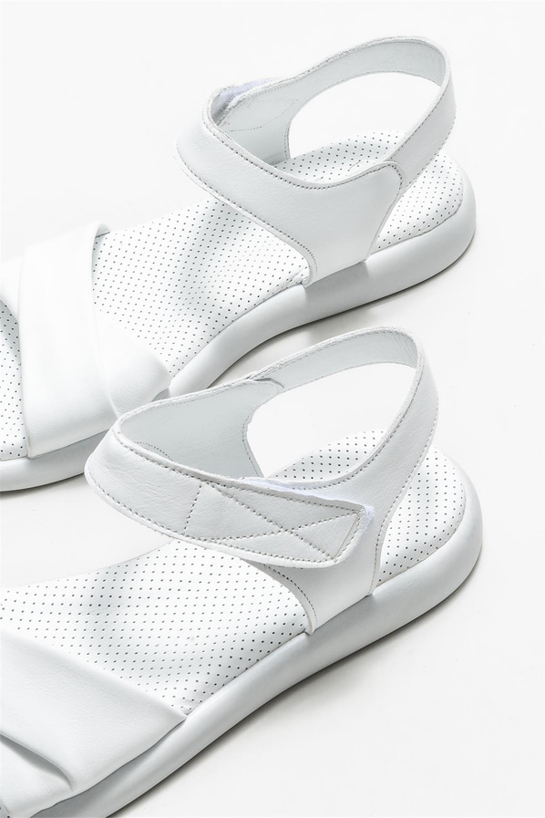 Beyaz deri düz kadın sandalet, rahat kullanım için - Elle Shoes
