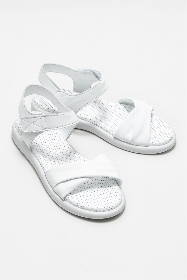 Beyaz deri düz kadın sandalet, rahat kullanım için - Elle Shoes