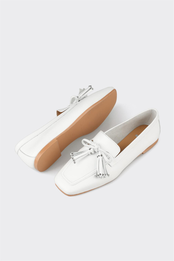 Beyaz deri kadın loafer, günlük kullanım için - Elle Shoes