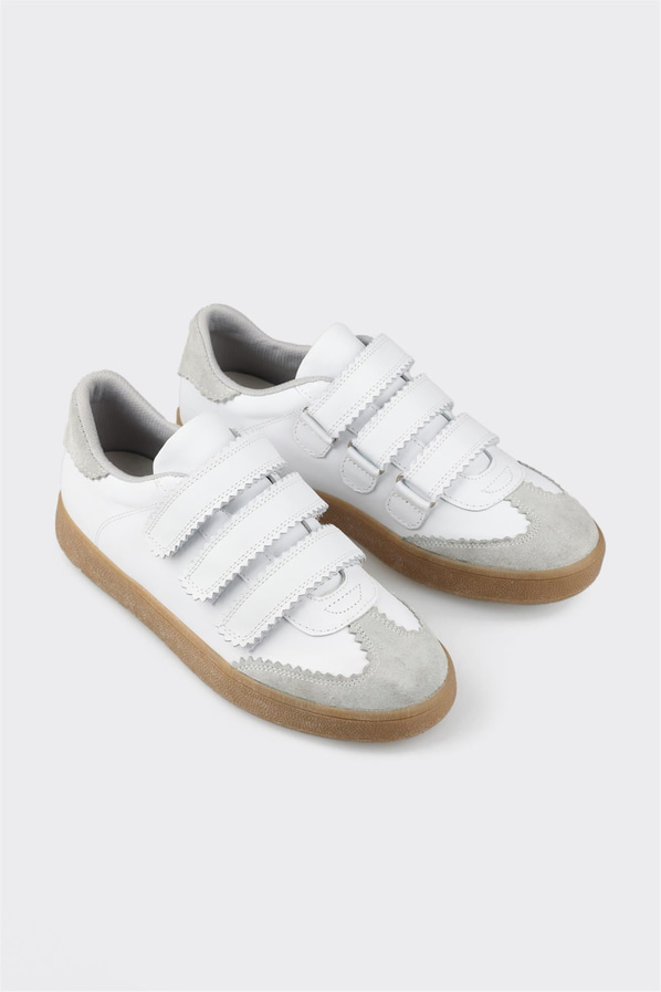 Beyaz deri kadın sneaker, rahat kullanım için - Elle Shoes