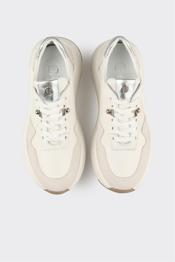 Beyaz deri yumuşak dokulu kadın sneaker, rahat kullanım için - Elle Shoes